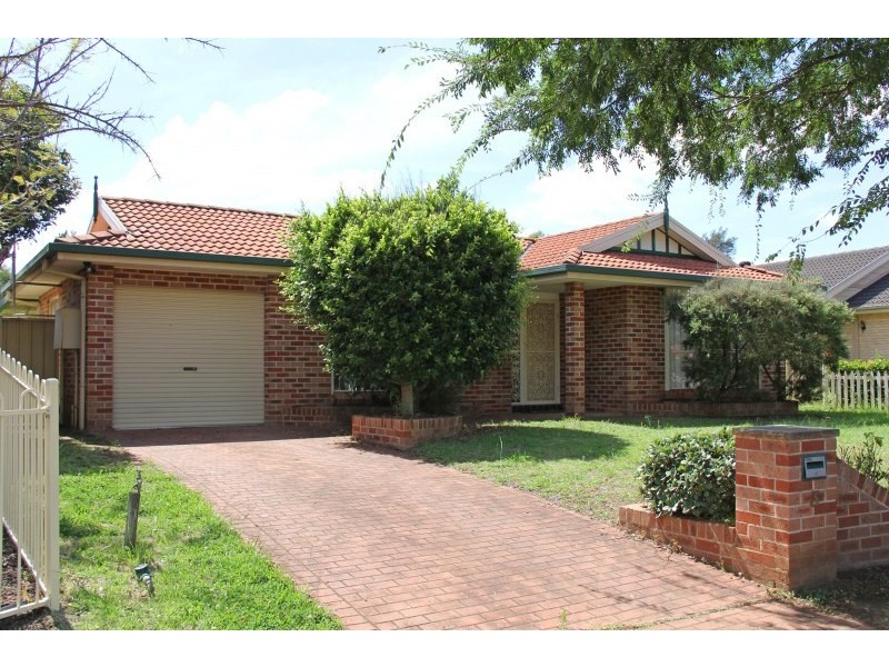 3 Paddymiller Avenue, Currans Hill NSW 2567