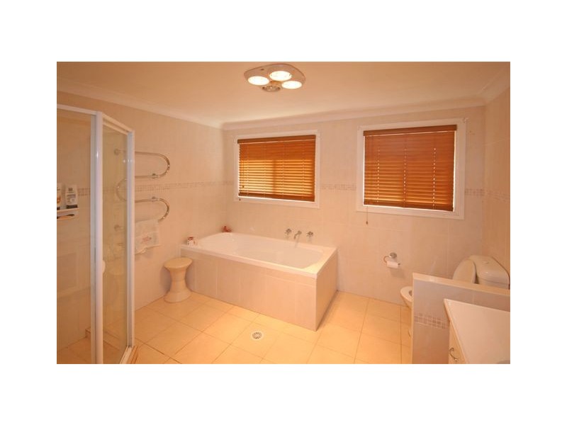 8 Moore Road, Oakdale NSW 2570