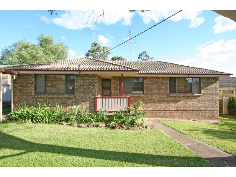 2 McIntosh Street, The Oaks NSW 2570