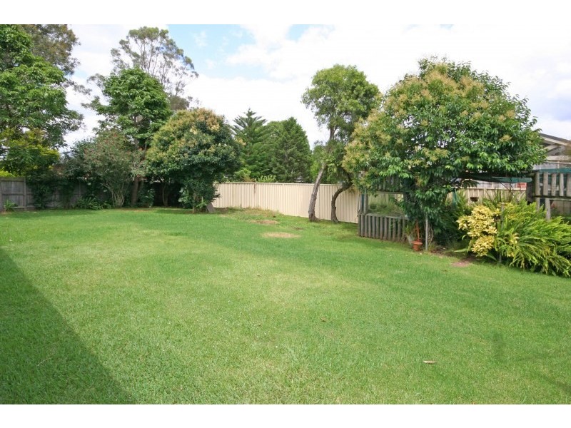 2 McIntosh Street, The Oaks NSW 2570