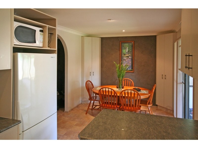 2 McIntosh Street, The Oaks NSW 2570