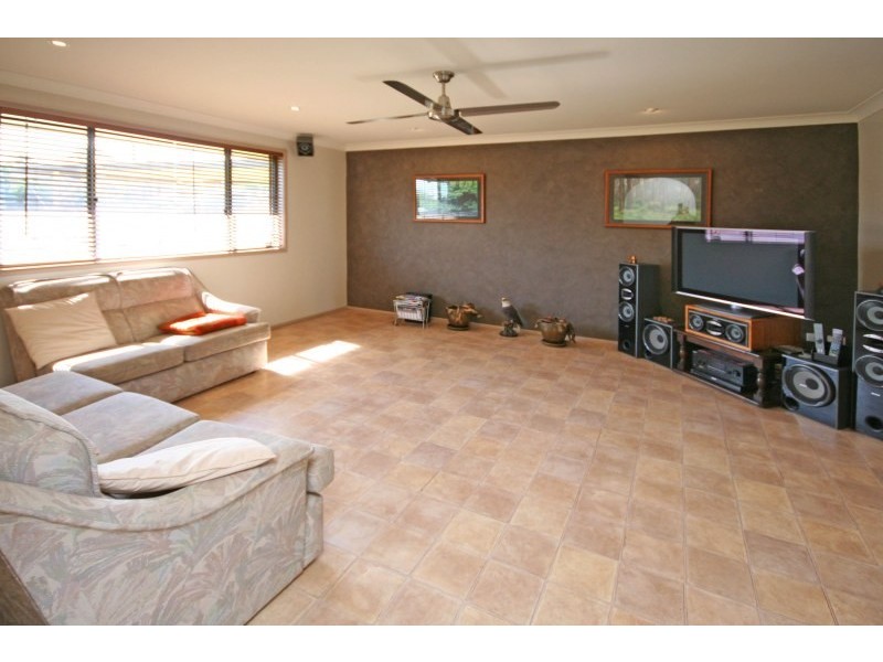 2 McIntosh Street, The Oaks NSW 2570
