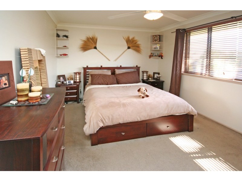 2 McIntosh Street, The Oaks NSW 2570