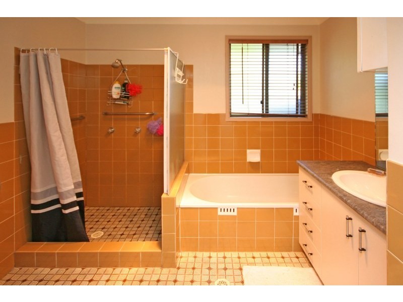 2 McIntosh Street, The Oaks NSW 2570