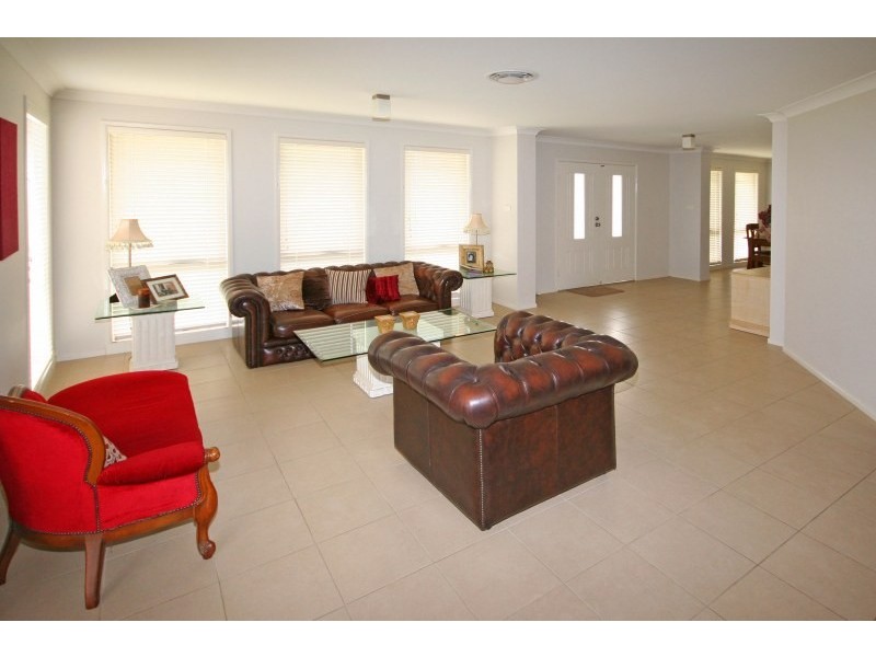 7 Wilmott Court, Camden Park NSW 2570