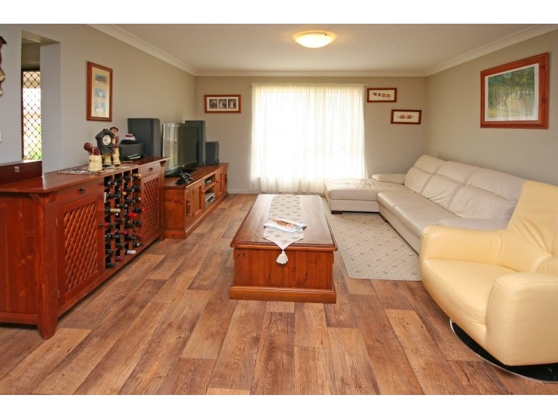 4 Adams Circuit, Elderslie NSW 2570