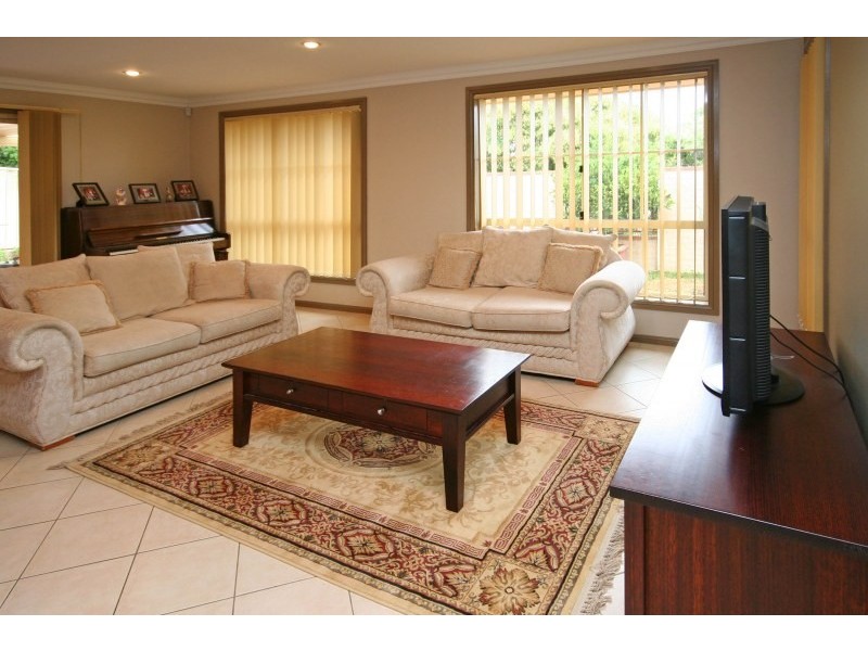 4 Dormer Close, Elderslie NSW 2570