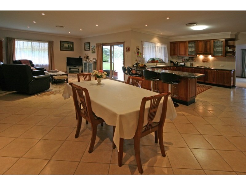 3 Domenics Place, Grasmere NSW 2570
