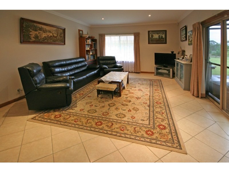 3 Domenics Place, Grasmere NSW 2570