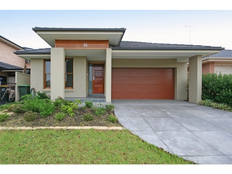 95 Sir Warwick Fairfax Drive, Harrington Park NSW 2567