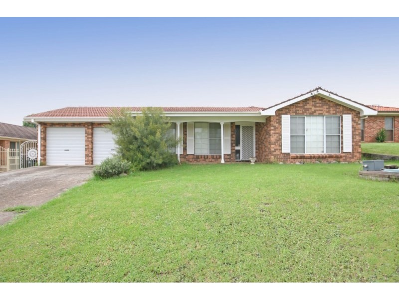 13 Devitt Crescent, The Oaks NSW 2570