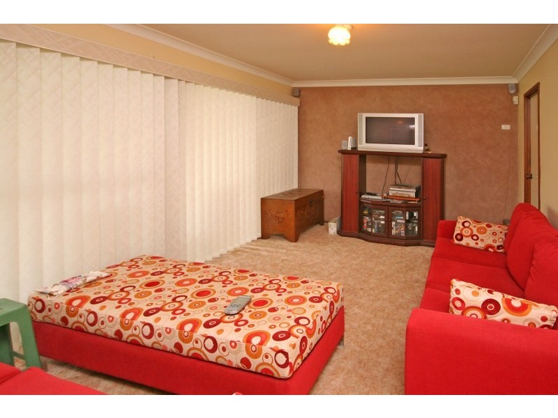 13 Devitt Crescent, The Oaks NSW 2570