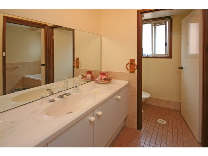 13 Devitt Crescent, The Oaks NSW 2570