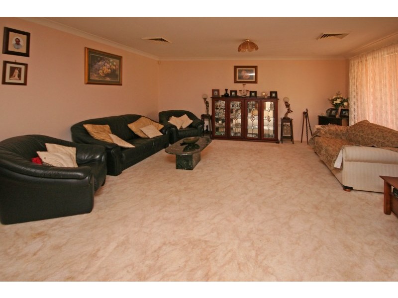 16 Packenham Place, Mount Annan NSW 2567