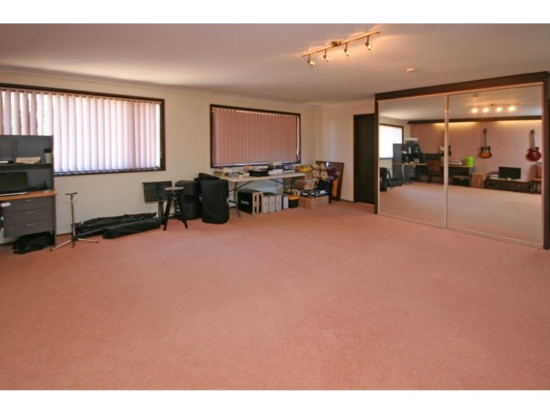 12 Lowe Crescent, Elderslie NSW 2570