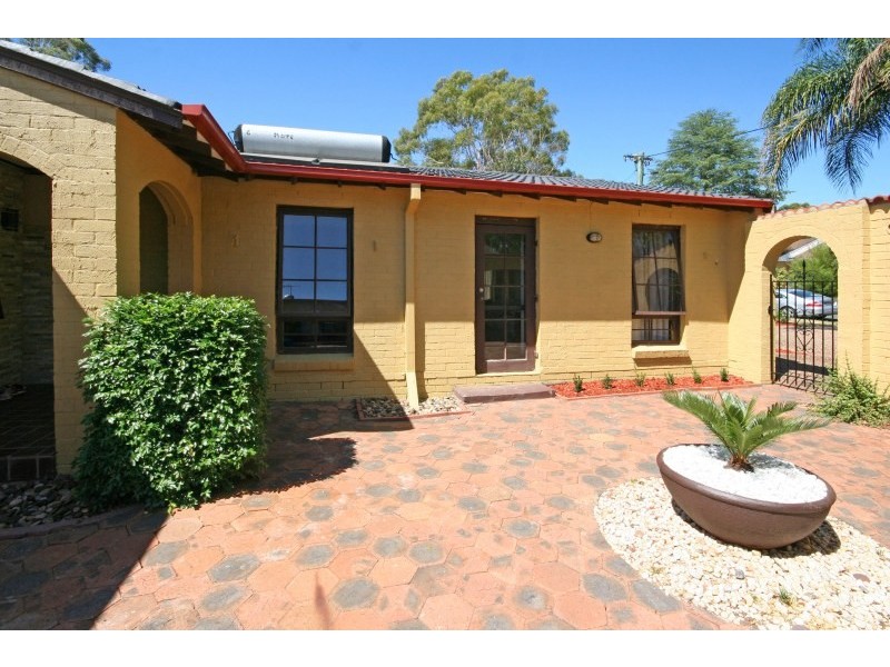 12 Lowe Crescent, Elderslie NSW 2570