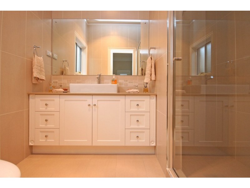 8 Casson Common Avenue, Camden Park NSW 2570