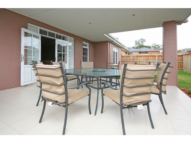 8 Casson Common Avenue, Camden Park NSW 2570