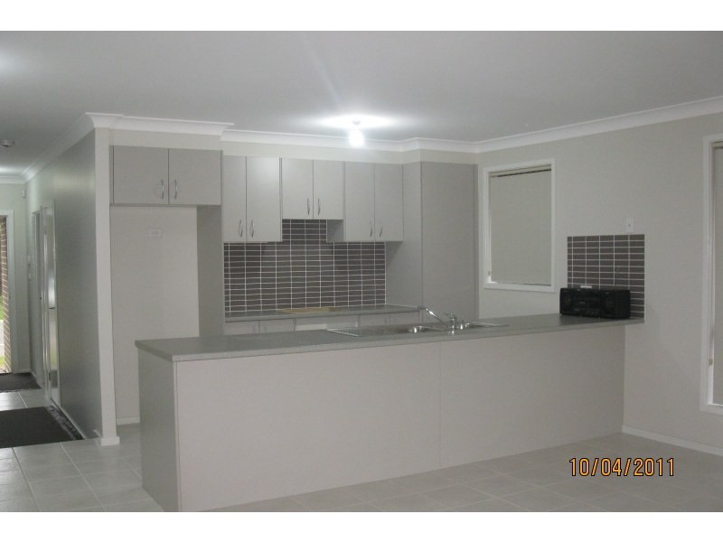 64 Hampshire Boulevard, Spring Farm NSW 2570