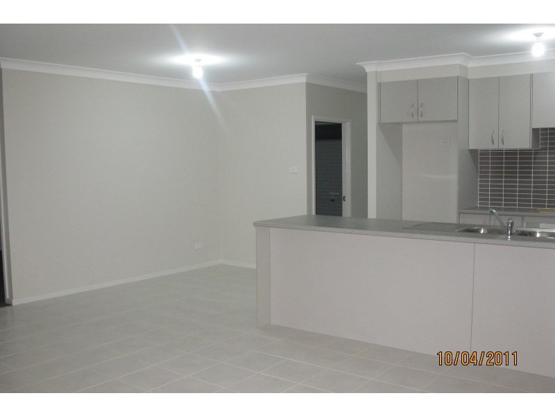 64 Hampshire Boulevard, Spring Farm NSW 2570