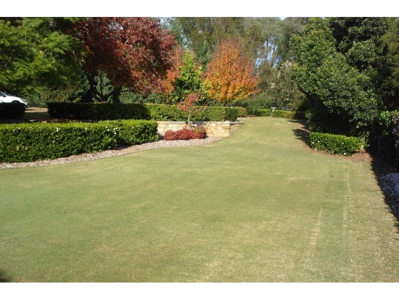 10 Aberfoyle Place, Grasmere NSW 2570