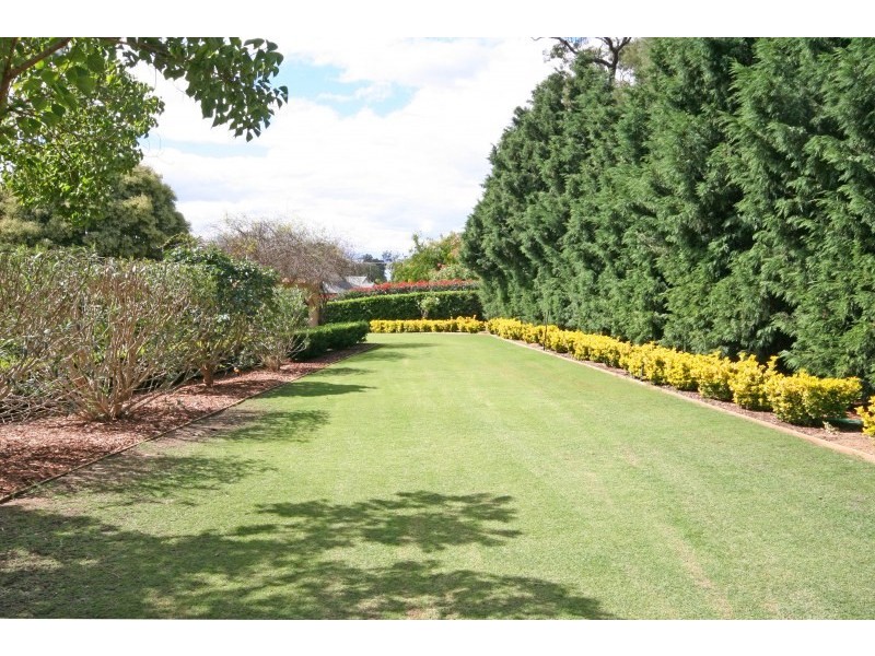 10 Aberfoyle Place, Grasmere NSW 2570