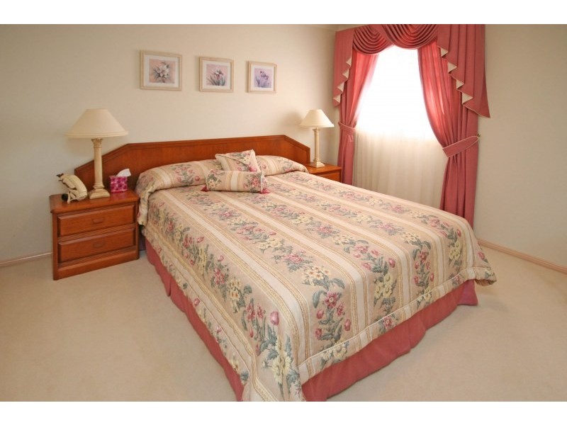 10 Aberfoyle Place, Grasmere NSW 2570