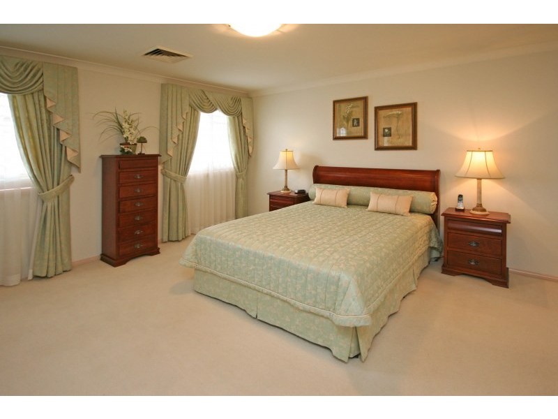10 Aberfoyle Place, Grasmere NSW 2570