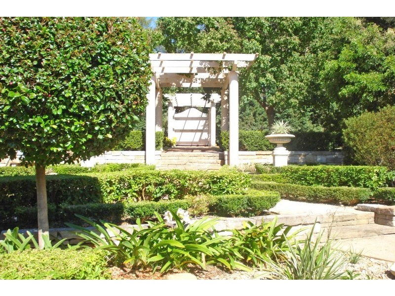 10 Aberfoyle Place, Grasmere NSW 2570