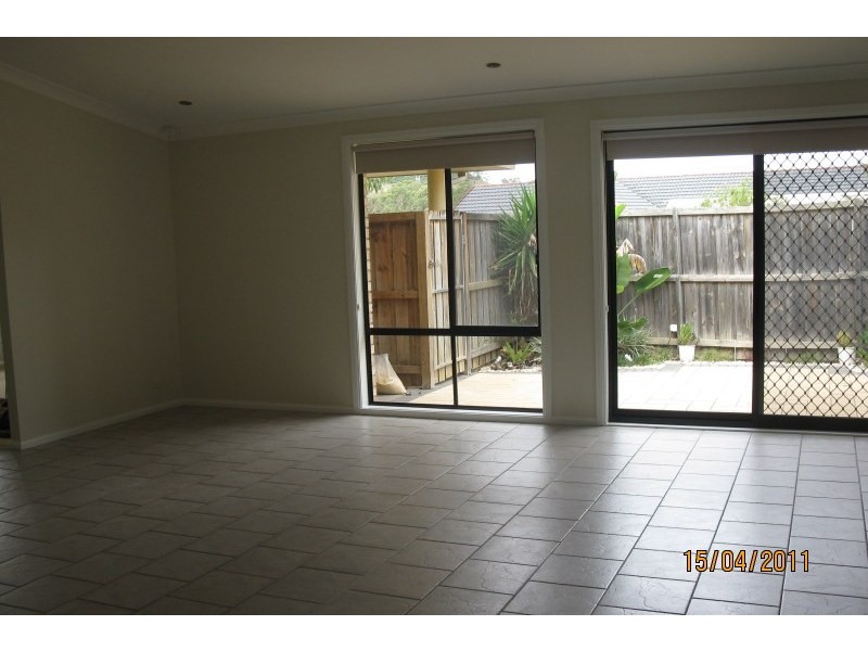 8 Cooper Place, Currans Hill NSW 2567