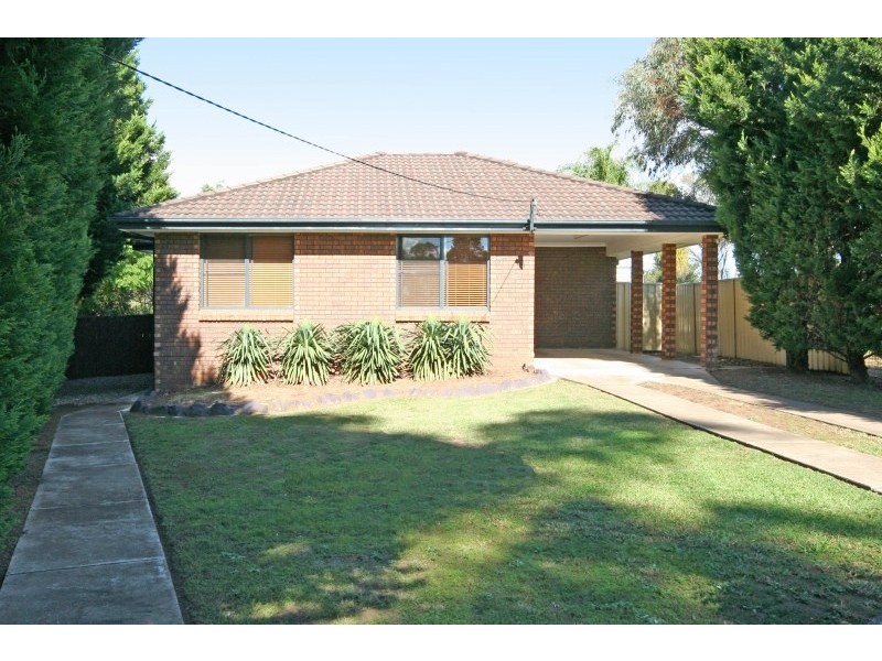 20 Banks Place, Camden South NSW 2570