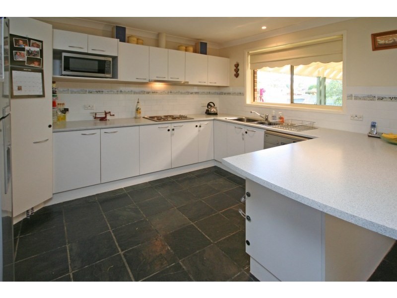 4 Casuarina Close, The Oaks NSW 2570