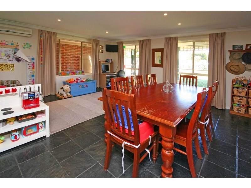 4 Casuarina Close, The Oaks NSW 2570