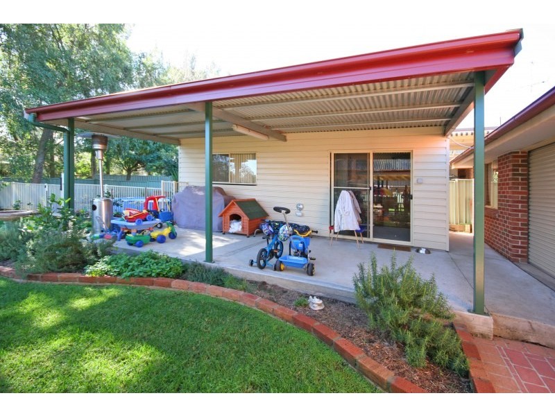 4 Casuarina Close, The Oaks NSW 2570