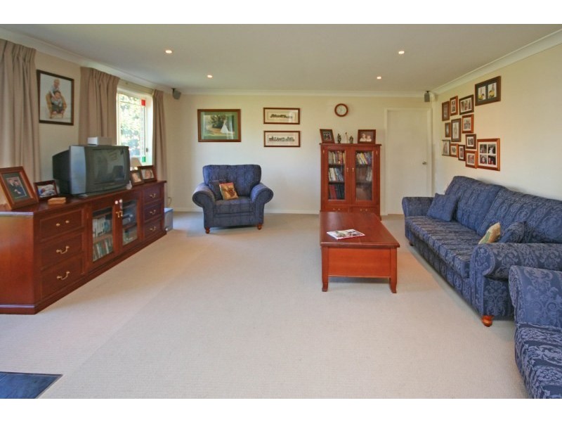 4 Casuarina Close, The Oaks NSW 2570