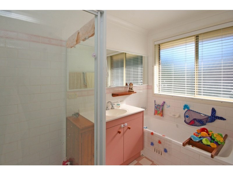 4 Casuarina Close, The Oaks NSW 2570