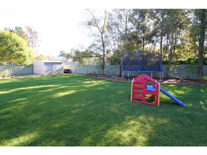 4 Casuarina Close, The Oaks NSW 2570