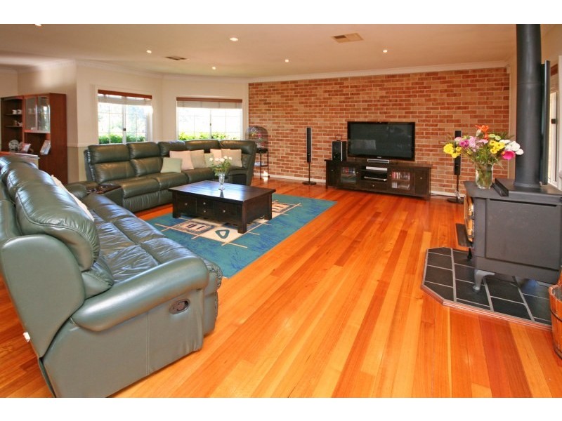 16 Aberfoyle Place, Grasmere NSW 2570