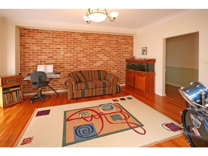 16 Aberfoyle Place, Grasmere NSW 2570