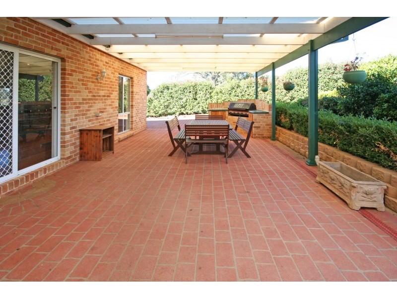 16 Aberfoyle Place, Grasmere NSW 2570