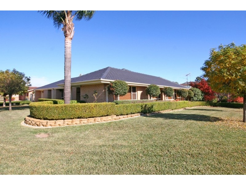 3 Dominish Crescent, Camden South NSW 2570