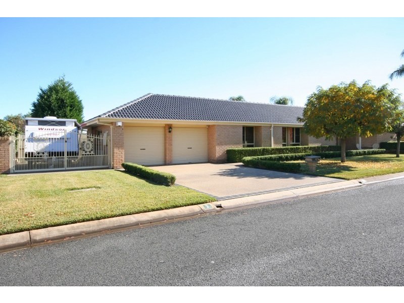 3 Dominish Crescent, Camden South NSW 2570