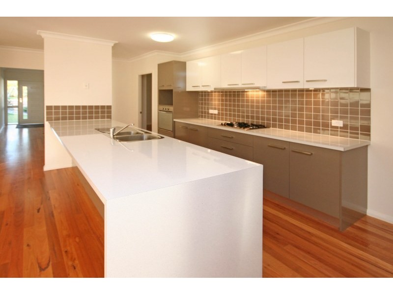 8 Preston Avenue, Elderslie NSW 2570