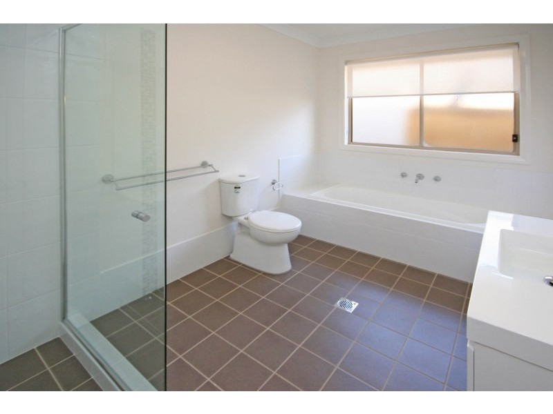 8 Preston Avenue, Elderslie NSW 2570