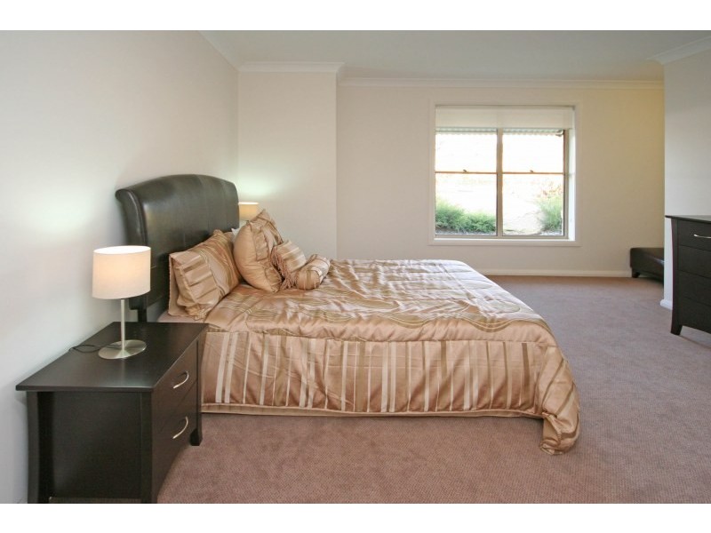 8 Preston Avenue, Elderslie NSW 2570