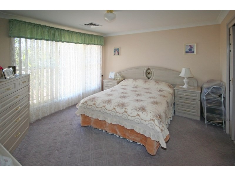 42 Holdsworth Drive, Narellan Vale NSW 2567