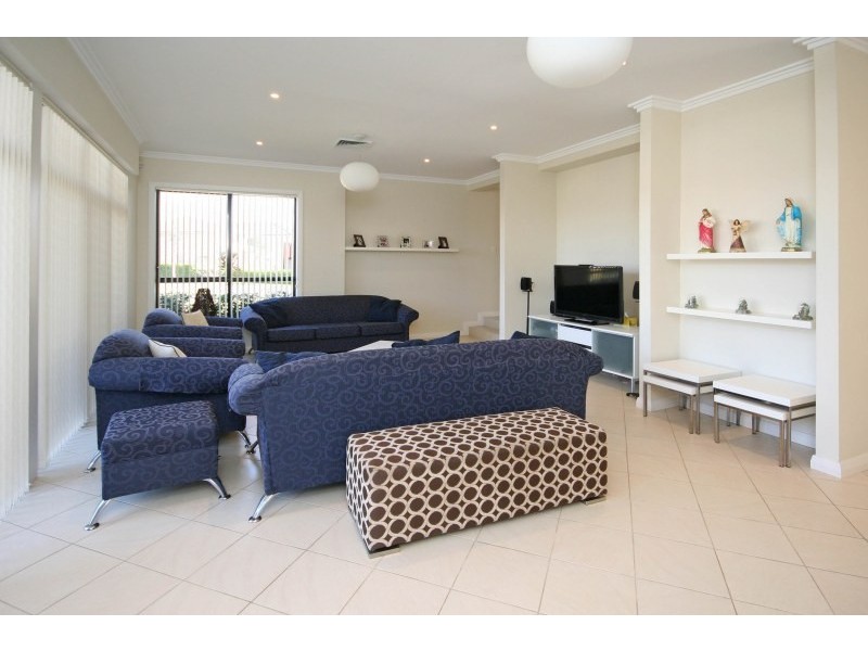 8 Budgen Circuit, Harrington Park NSW 2567