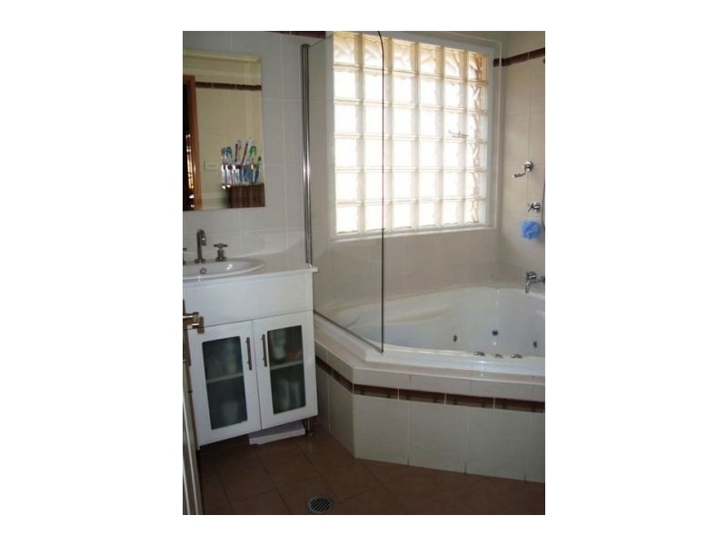 52 Downes Crescent, Currans Hill NSW 2567