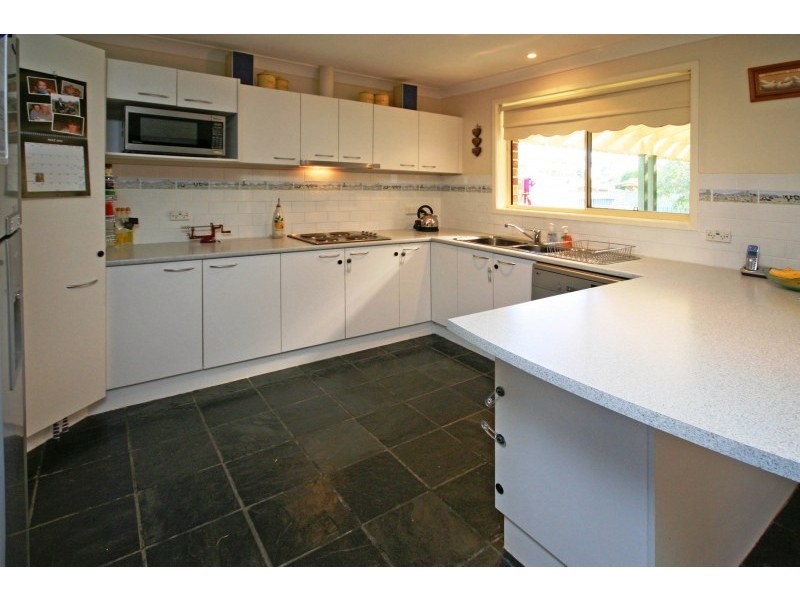 4 Casurina Close, The Oaks NSW 2570