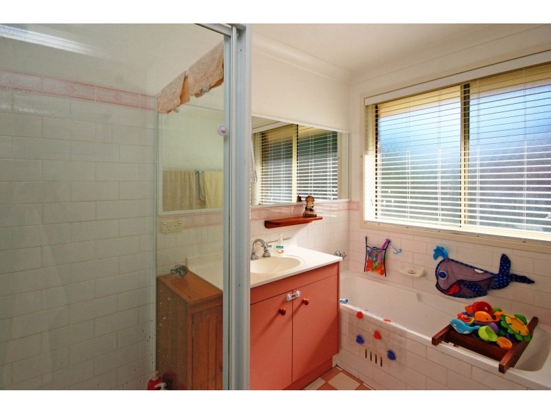 4 Casurina Close, The Oaks NSW 2570